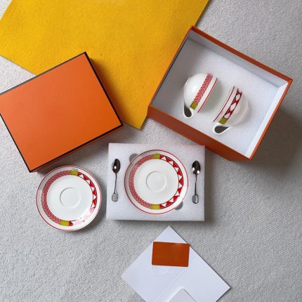 Patterned coffee cup set
