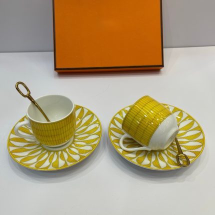 Yellow patterned coffee cup set