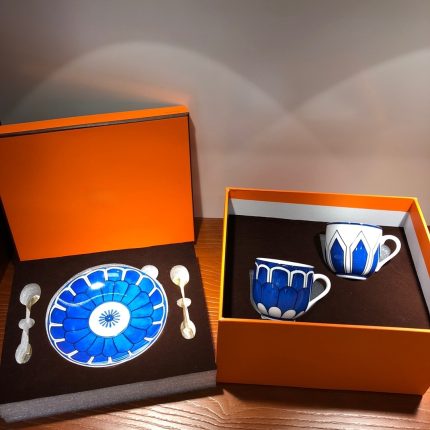 Blue patterned coffee cup set